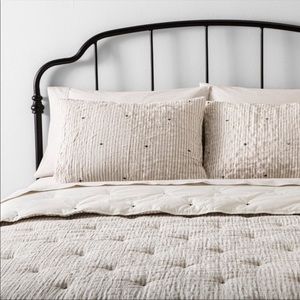 Target magnolia comforter and sham set